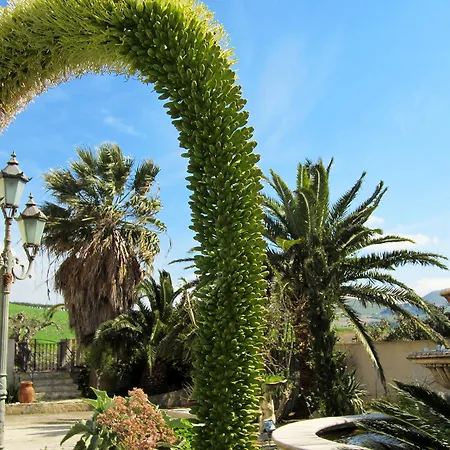 Candalu - Giardinata Bed & Breakfast 3*